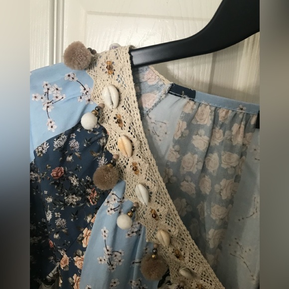 Seashell & Pom Pom Italian Top - Picture 5 of 9